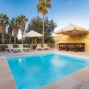 Villa Strawberry Hills, Zejtun
